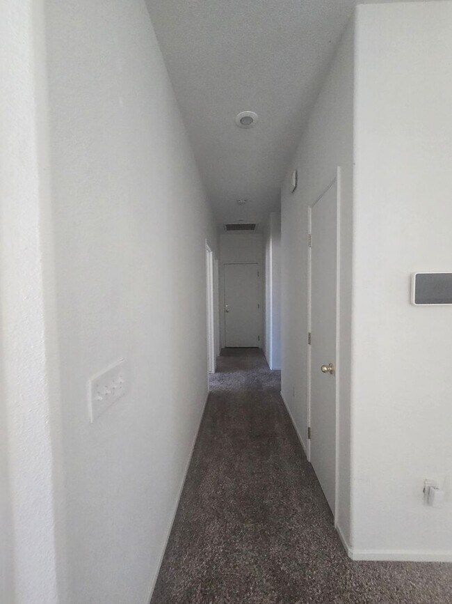 Foto del edificio - 3 BR 2 BA Available Now