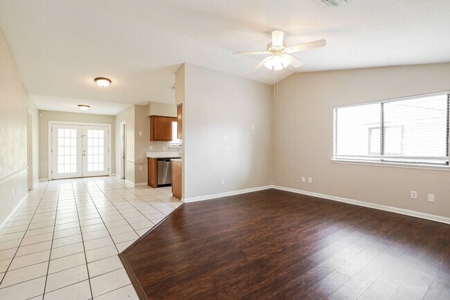 Foto del edificio - 8257 Knotts Landing Dr N