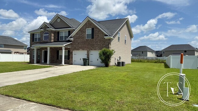 Foto del edificio - 639 Red Oak Ln