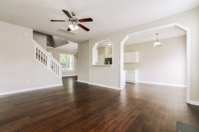 Building Photo - 8015 Willowglen Dr