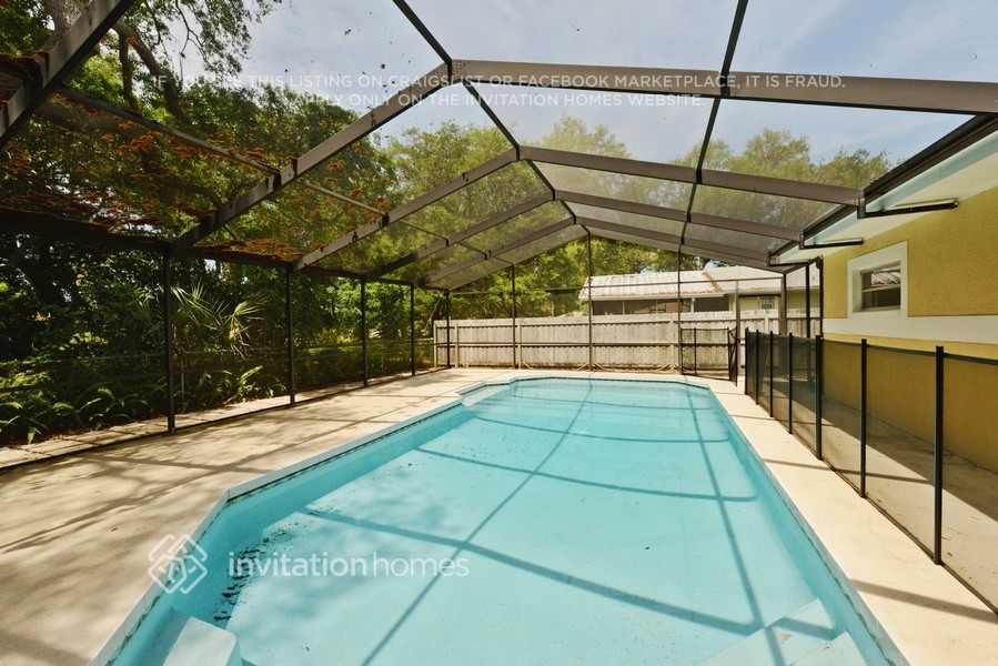 Foto del edificio - 7210 Meadowbrook Dr