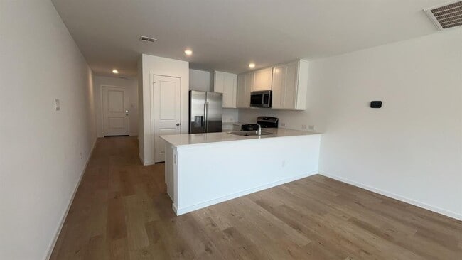 Building Photo - 20416 Deer Creek Dr
