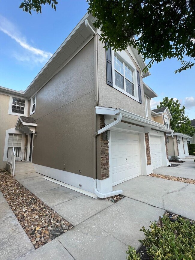 Foto del edificio - Beautiful 3 Bed 2 Bath with a Den Gated Co...