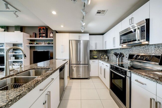 Foto del edificio - 801 E Beach Dr