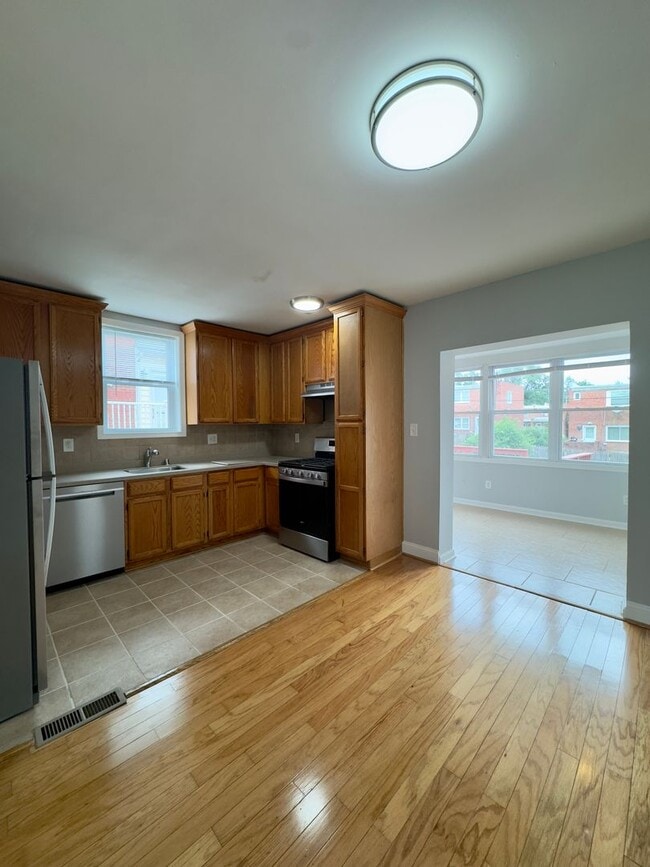 Building Photo - Charming 3Bed/2Bath Apartment in Violetvil...