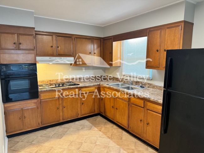 Building Photo - Don't miss out!! 2 Bed unit in Clinton