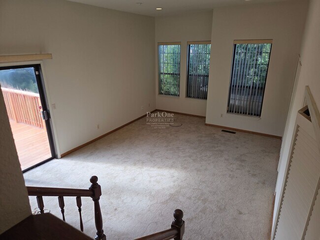 Building Photo - Spacious Walnut Creek Home