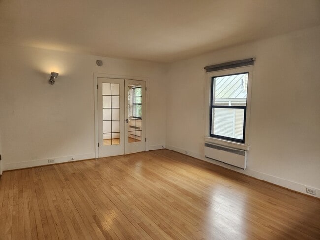 Building Photo - 2114 7th Ave W