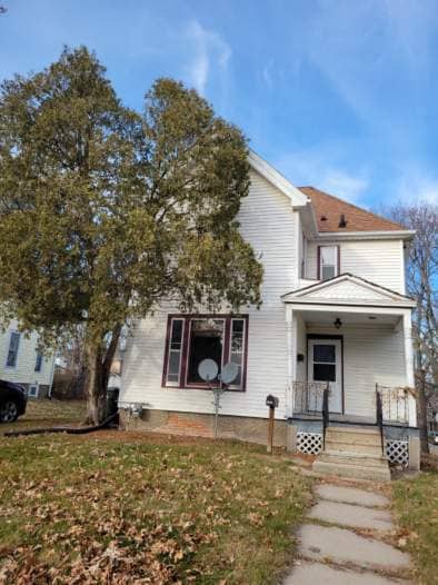 Front with porch - 1108 E Burlington St