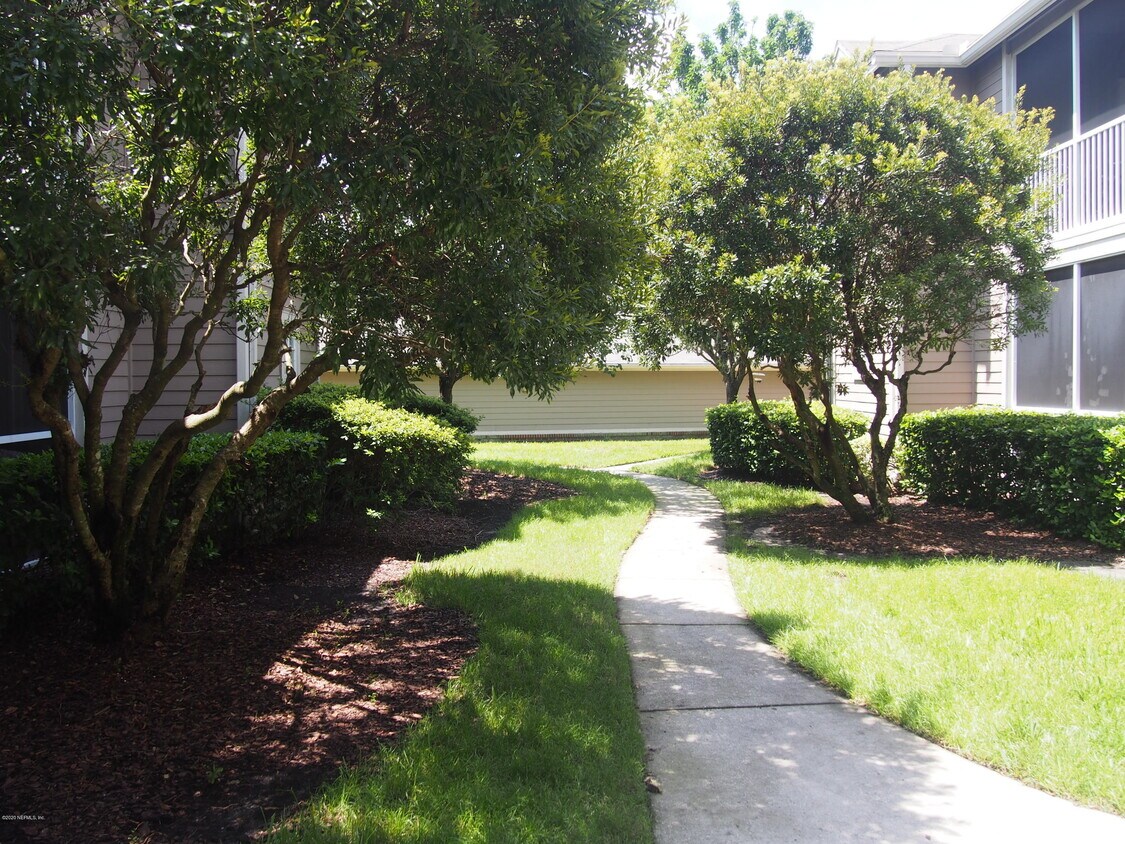 Primary Photo - 10000 Gate Pkwy