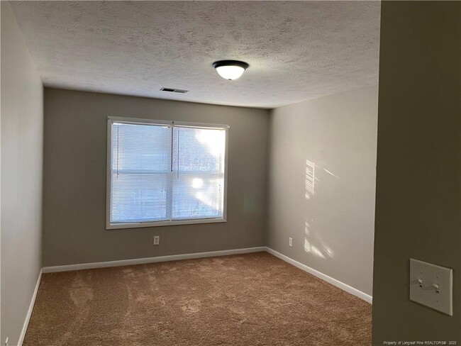 Building Photo - 669 Bartons Landing Pl