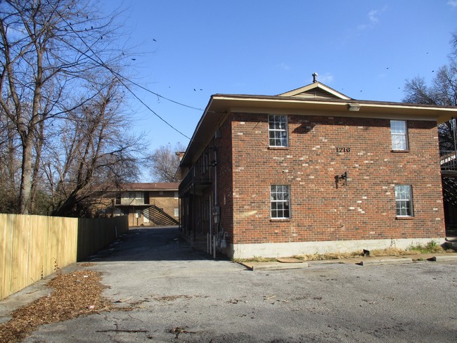 Building Photo - Oakwood Apartments