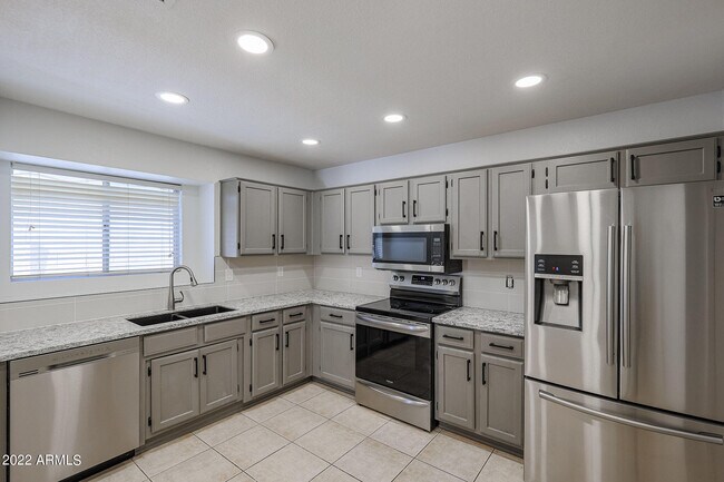 Building Photo - 7527 W Pershing Ave