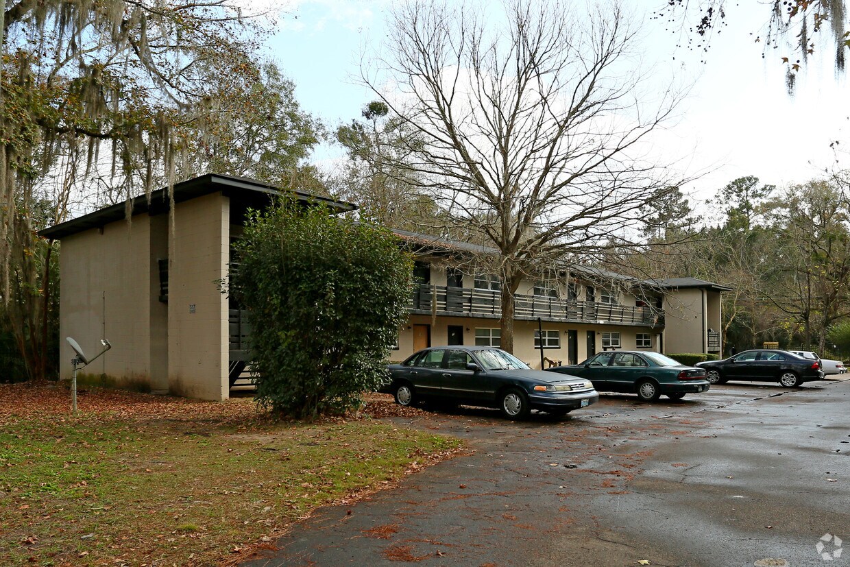 Primary Photo - Del Rio 24 Apartments