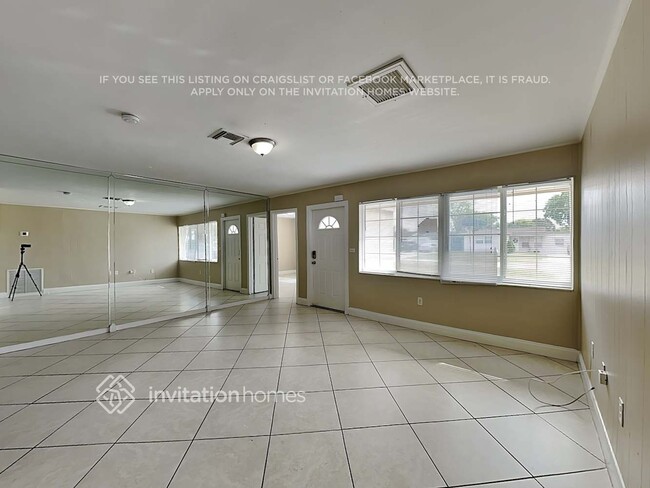 Foto del edificio - 7041 SW 27th St