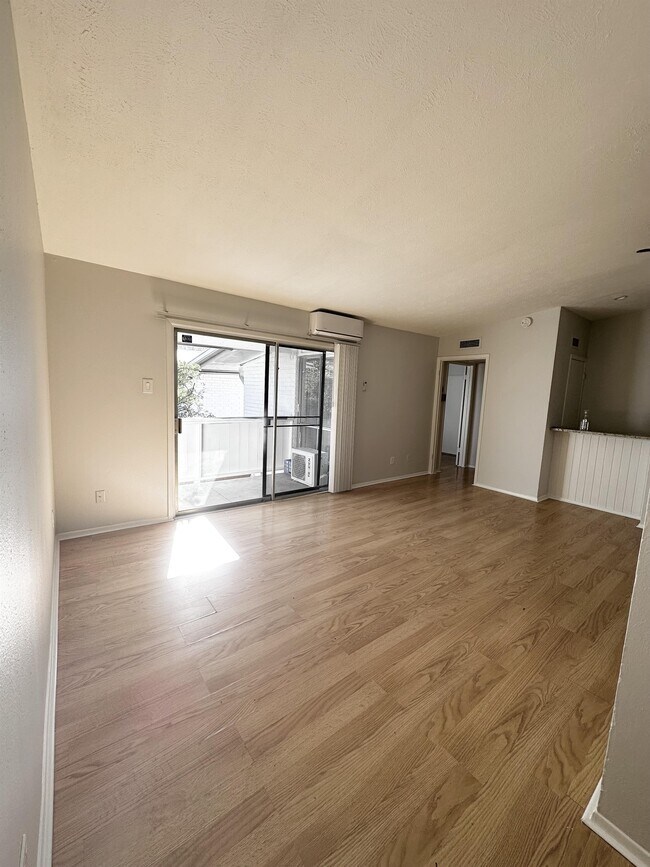 Foto del edificio - 2627 Douglas Ave
