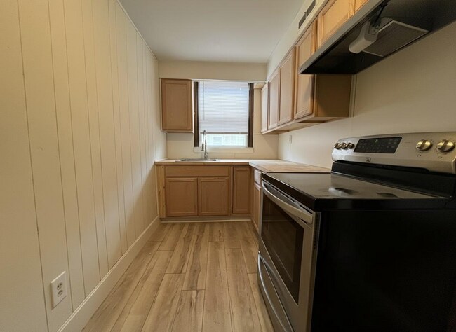 Foto del edificio - 2214 Bond Ave