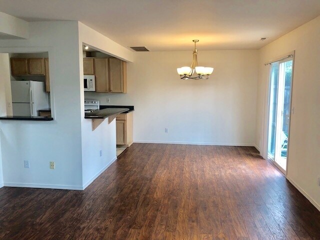 Building Photo - Spacious Townhome in Greenwood