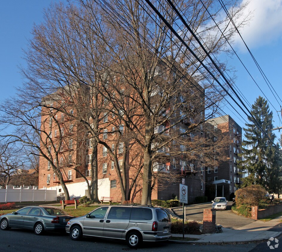 Glendale Gardens Apartments in Yonkers, NY