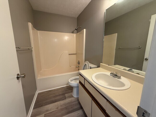 Foto del edificio - 813 Willow Pointe
