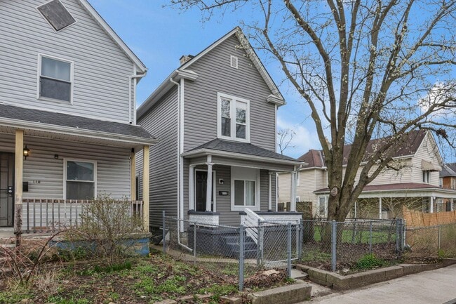 Building Photo - 112 S Cypress Ave