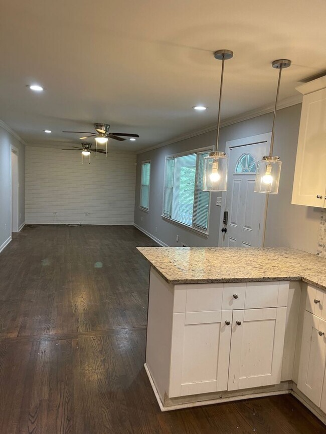 Foto del edificio - Beautiful Remodeled Craftsman in Fairburn ...