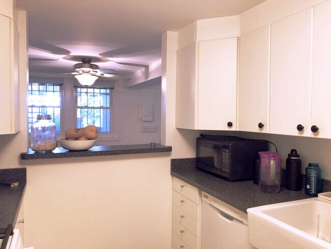 Foto del edificio - 1608 Allison St NW
