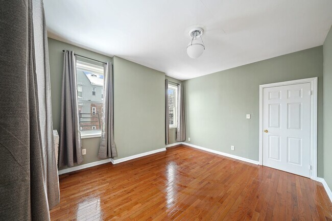 Building Photo - Queen room A in a Newly Added Home in Pro