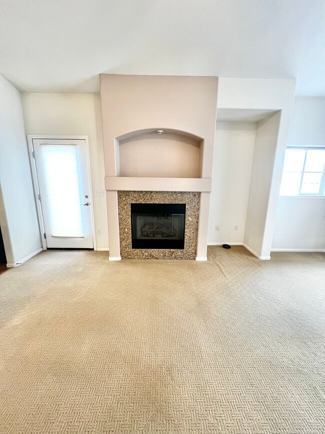Building Photo - 2 Bed , 2 Bath Condo near Observatory Vill...