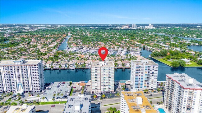 Building Photo - 1410 S Ocean Dr