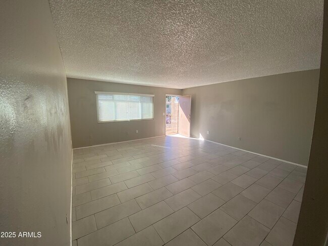 Foto del edificio - 8122 N 33rd Ave