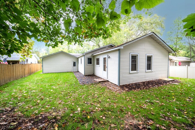 Building Photo - 559 Gatewood Dr