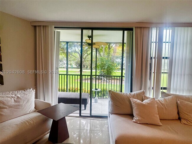 Building Photo - 3475 N Country Club Dr