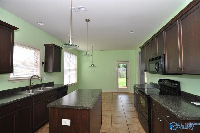 Building Photo - 102 Arbor Hill Ln SW