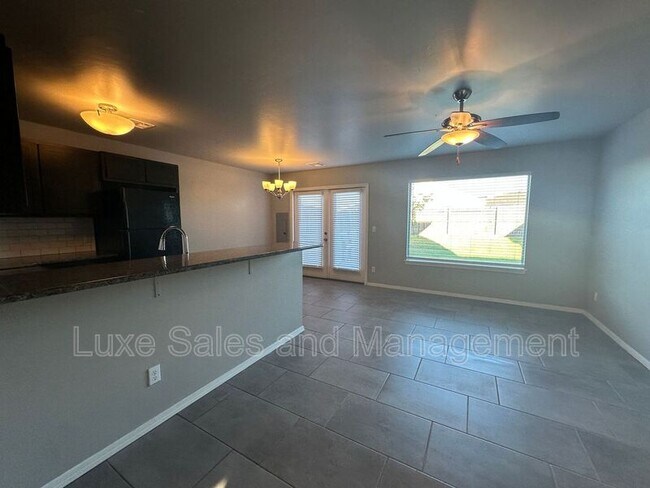Foto del edificio - 6931 Mayberry Ln