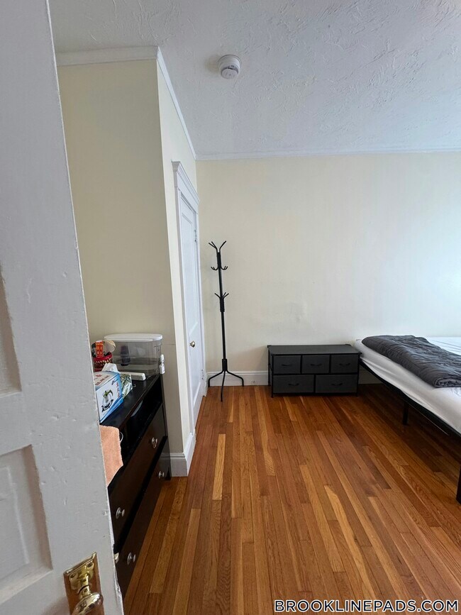 Building Photo - 191 Winthrop Rd