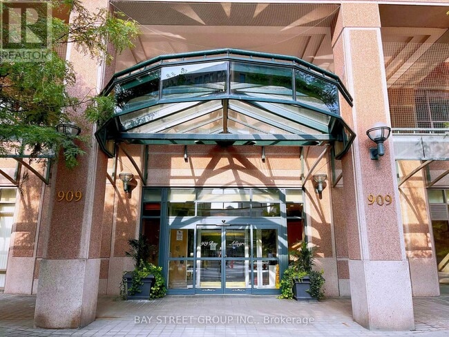 Building Photo - 909-1909 Bay St.