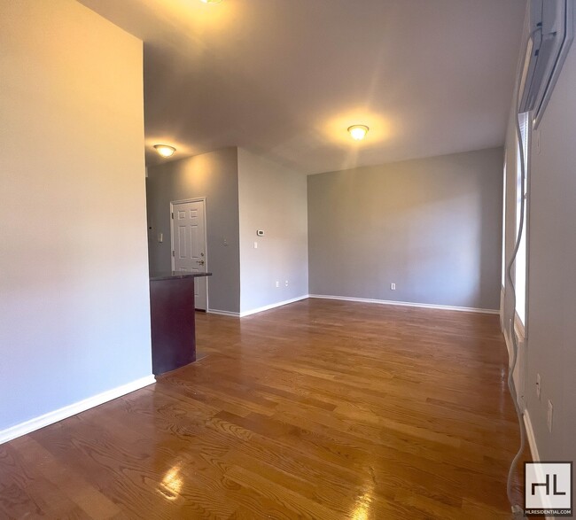 Building Photo - 2 bed with separate office space on 3rd Av...