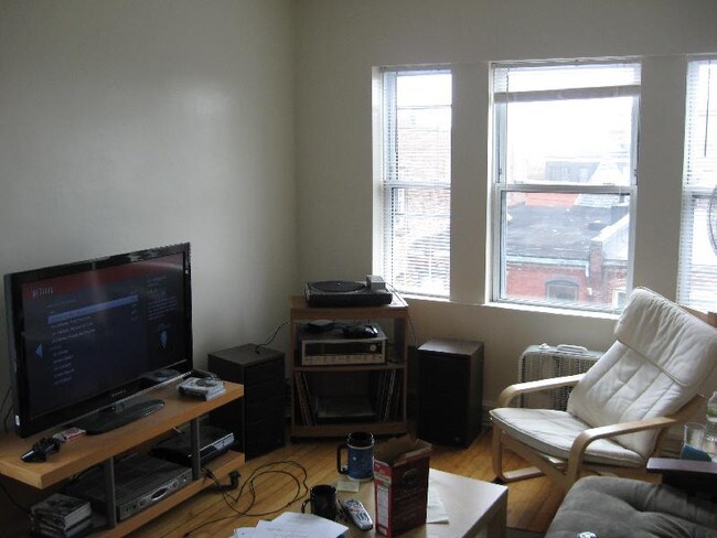 Foto del edificio - 16 Westland Ave
