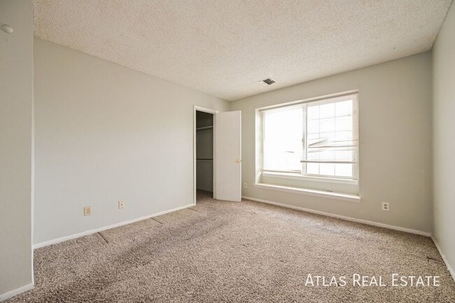 Building Photo - 862 S Uravan Ct