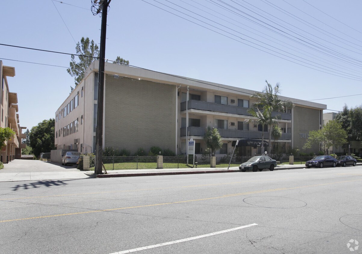 Foto principal - 5020 Coldwater Canyon Ave