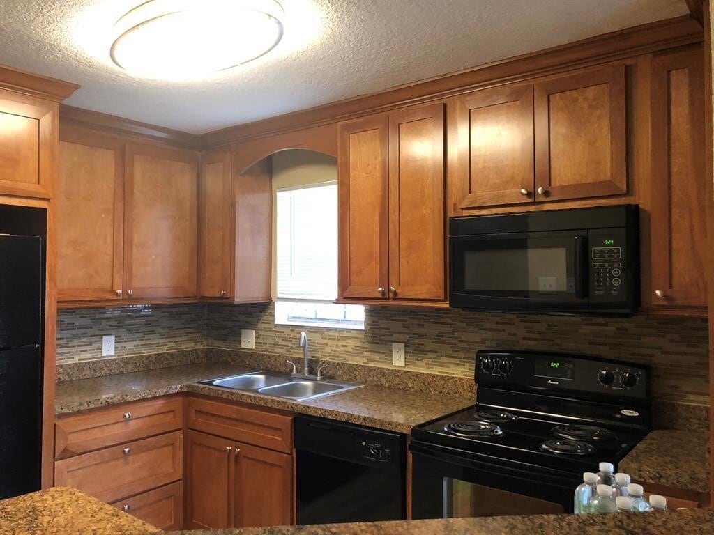 Building Photo - 12500 Sandpiper Dr