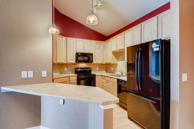 Building Photo - 804 Summer Hawk  Dr UNIT 5304
