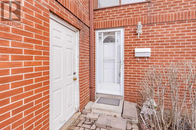 Building Photo - 3430-3430 Brandon Gate Dr