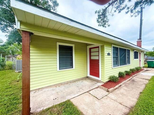 Building Photo - 1220 Chevy Chase Dr