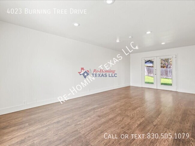 Foto del edificio - 4023 Burning Tree Dr