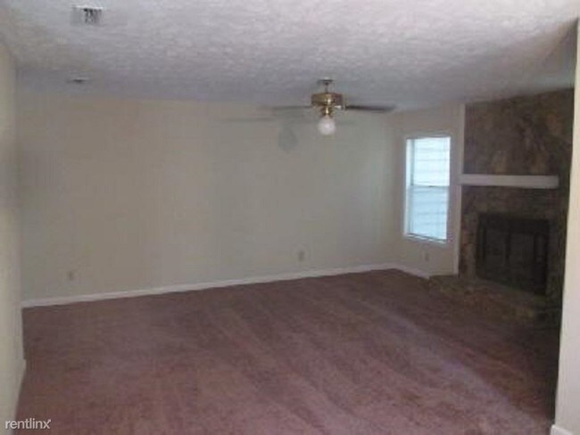 Building Photo - 6760 Willowbrook Dr