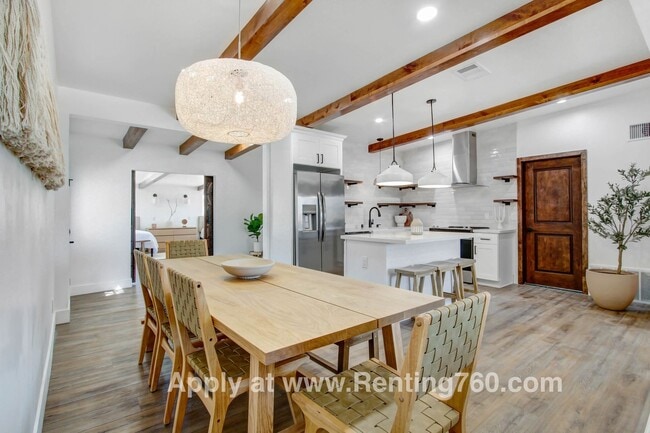 Foto del edificio - 3 Bed 3 Bath Home w/ Movie Theatre!