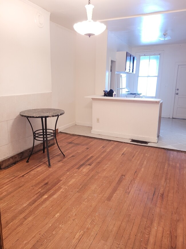 Dining room - 250 2nd St