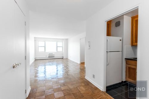 Foto del edificio - 1380 Riverside Dr